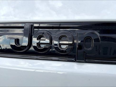 Used 2025 Jeep Grand Cherokee Altitude image 27