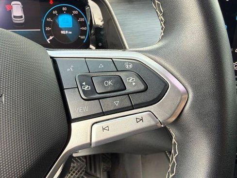 Used 2024 Volkswagen Atlas Cross Sport SE image 9