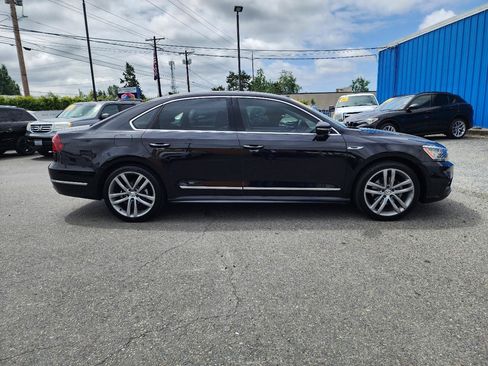 Used 2017 Volkswagen Passat 1.8T R-Line w/ R-Line Lighting Package FWD image 5