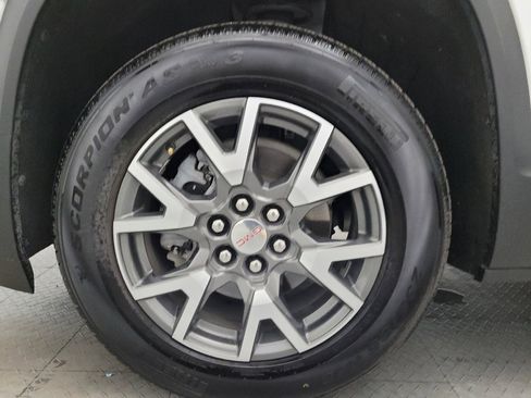 Used 2022 GMC Acadia SLE FWD image 31