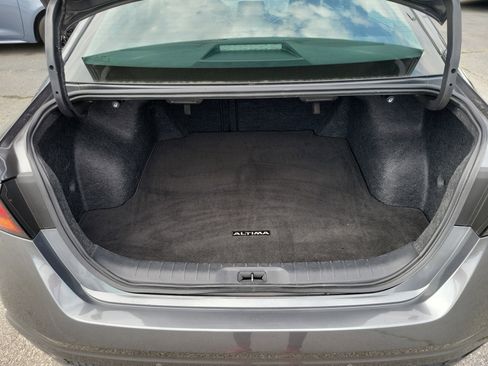 Used 2025 Nissan Altima 2.5 SV FWD image 8