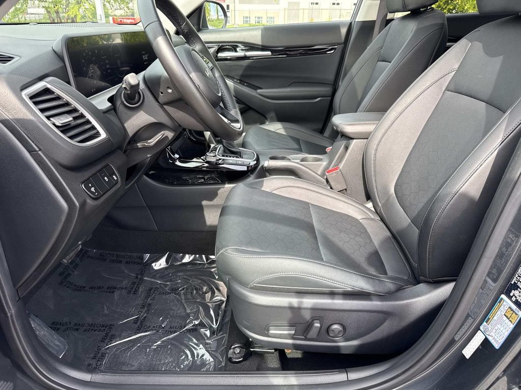 Used 2024 Kia Seltos EX AWD/4WD image 25