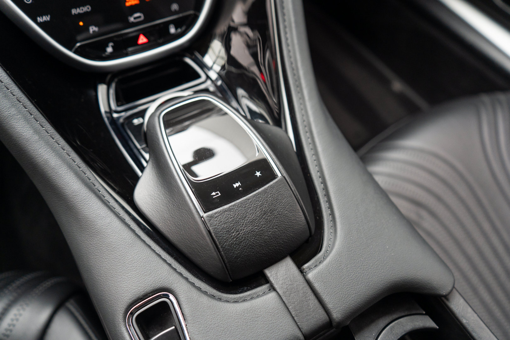 Used 2019 Aston Martin DB11 Coupe RWD image 19