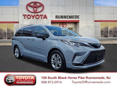 Certified 2023 Toyota Sienna XSE w/ XSE Plus Package AWD/4WD image 1