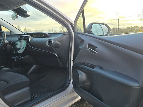 Used 2022 Toyota Prius Prime LE image 10