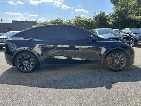 Used 2022 Tesla Model Y Performance AWD/4WD image 2