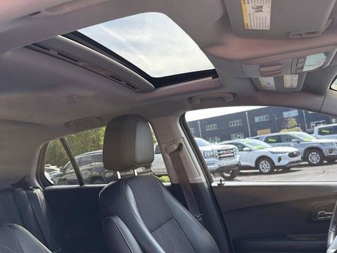 Used 2018 Chevrolet Trax LT w/ Sun & Sound Package FWD image 6