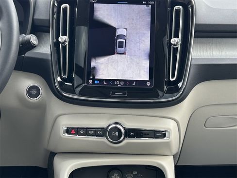 Used 2025 Volvo XC40 B5 Ultra w/ Protection Package image 17