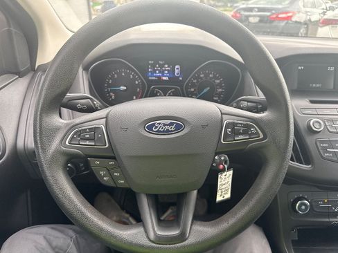 Used 2017 Ford Focus SE FWD image 13