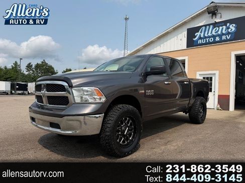 Used 2018 RAM 1500 Classic SLT AWD/4WD image 1