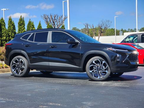 New 2026 Chevrolet Trax RS w/ Sunroof Package FWD image 3