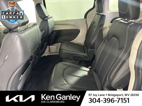 Used 2023 Chrysler Pacifica Touring-L AWD/4WD image 25