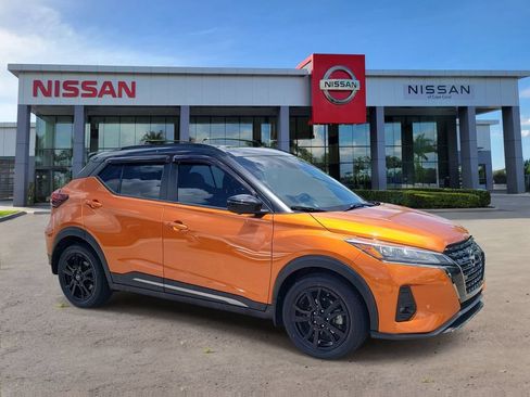 Used 2023 Nissan Kicks SR w/ SR Premium Package FWD image 2