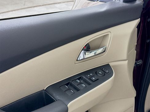 Used 2014 Honda Odyssey LX image 8