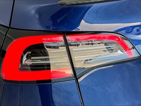 Used 2023 Tesla Model Y Performance AWD/4WD image 34