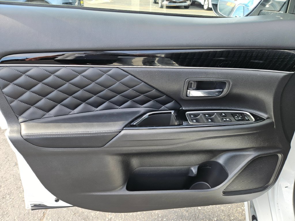 Used 2021 Mitsubishi Outlander 4WD Plug-In Hybrid image 20
