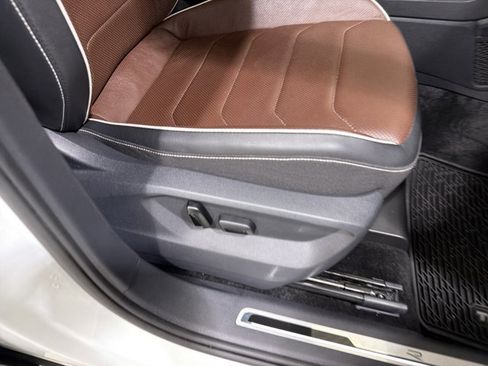 Used 2024 Volkswagen Tiguan SEL R-Line image 22