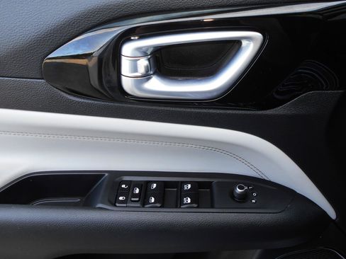 Certified 2023 Jeep Compass Limited AWD/4WD image 13