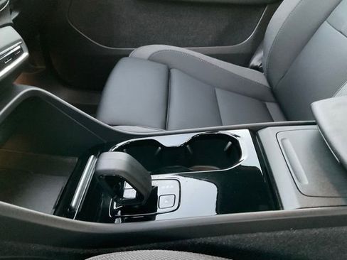 Certified 2023 Volvo C40 Recharge Core image 14