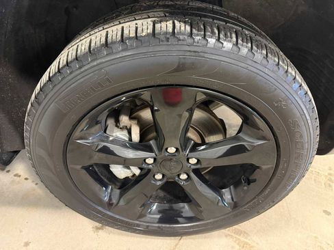 Used 2024 Jeep Grand Cherokee Limited w/ Luxury Tech Group II image 12