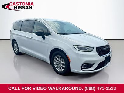 Used 2024 Chrysler Pacifica Touring-L