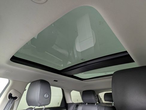 Used 2025 Land Rover Range Rover Evoque Dynamic SE image 28