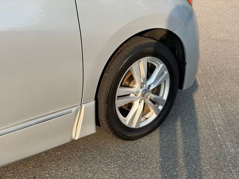 Used 2014 Nissan Quest LE FWD image 9