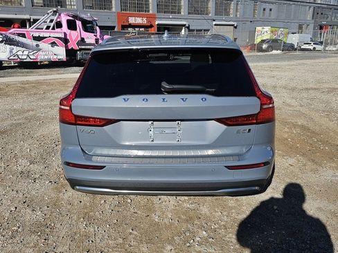 Certified 2024 Volvo V60 B5 Cross Country Ultimate image 3