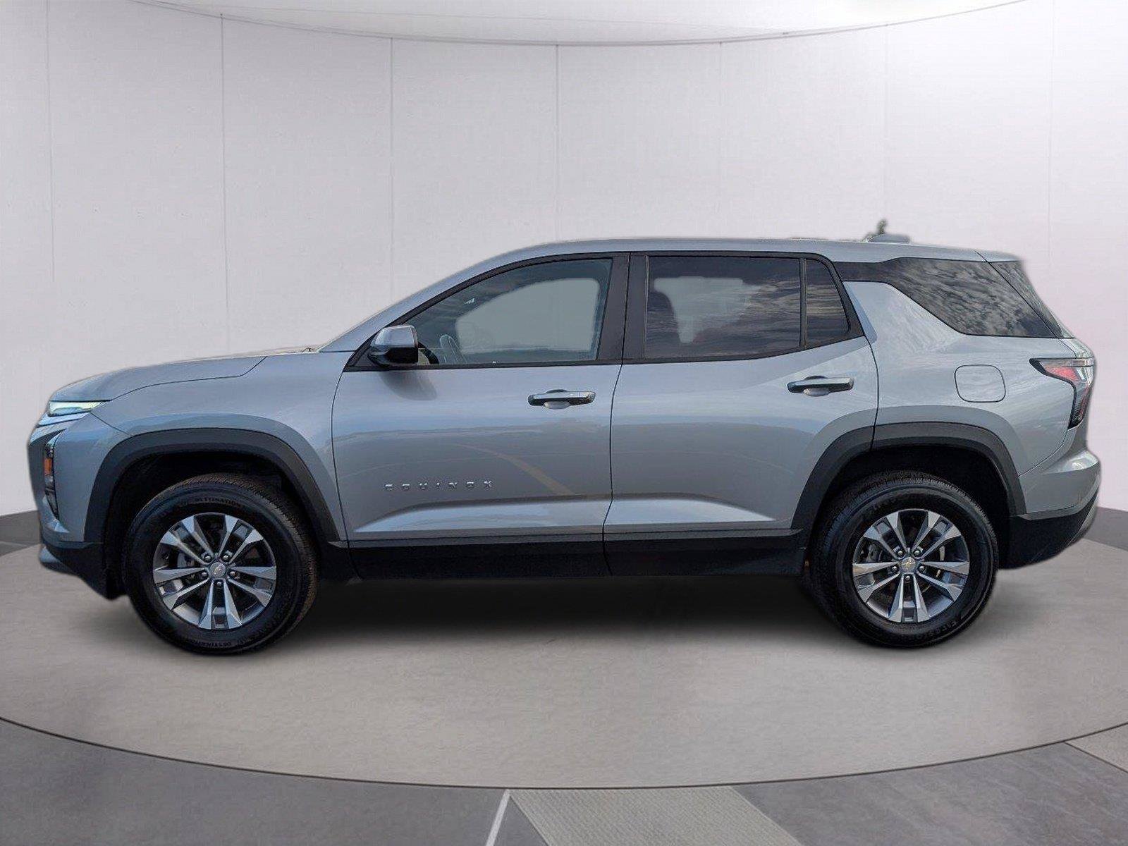 Used 2026 Chevrolet Equinox LT FWD image 2