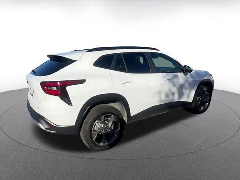 Used 2025 Chevrolet Trax LT image 14