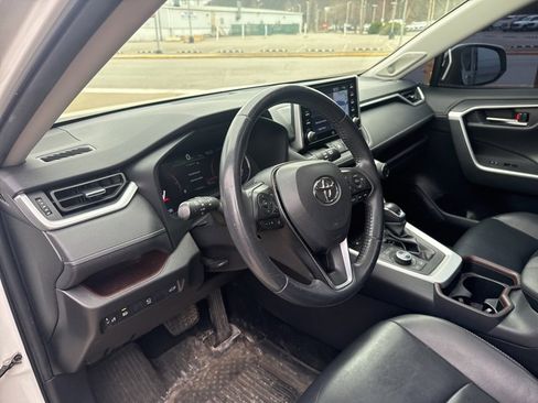 Used 2019 Toyota RAV4 Limited w/ Advanced Technology Package image 13
