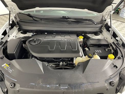 Used 2019 Jeep Cherokee Latitude Plus w/ Comfort/Convenience Group image 22