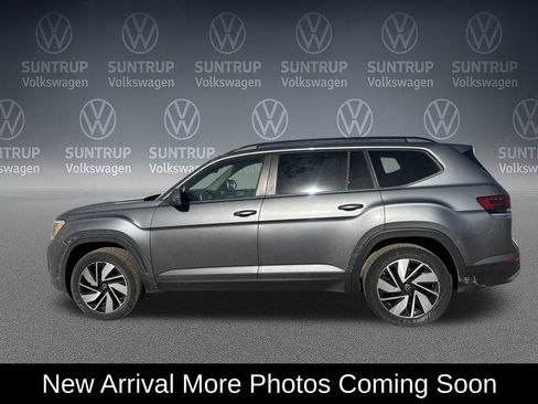 Used 2024 Volkswagen Atlas SE image 2