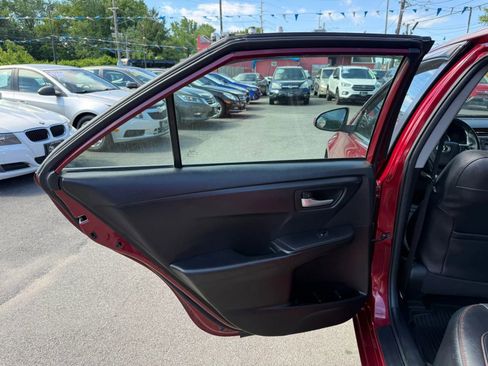 Used 2017 Toyota Camry SE FWD image 39