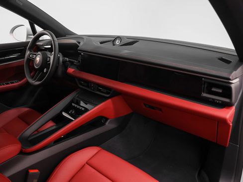 New 2026 Porsche Macan 4 Electric image 27