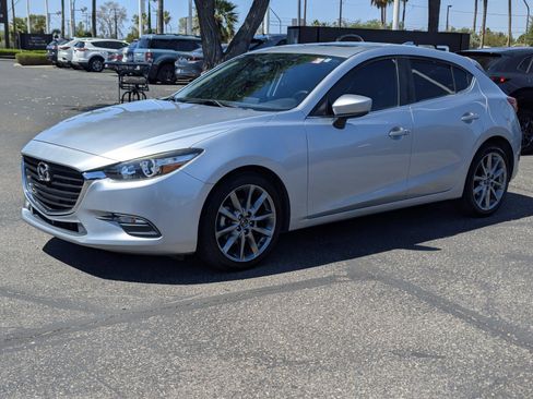 Used 2018 MAZDA MAZDA3 Touring FWD image 5