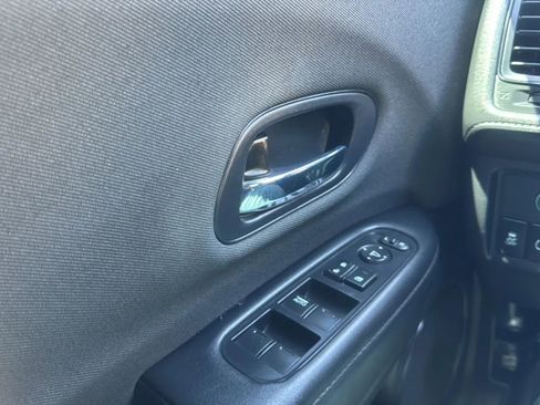 Used 2020 Honda HR-V Sport image 16