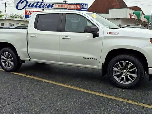 Certified 2022 Chevrolet Silverado 1500 RST image 2