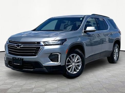 Used 2023 Chevrolet Traverse LT AWD/4WD image 3