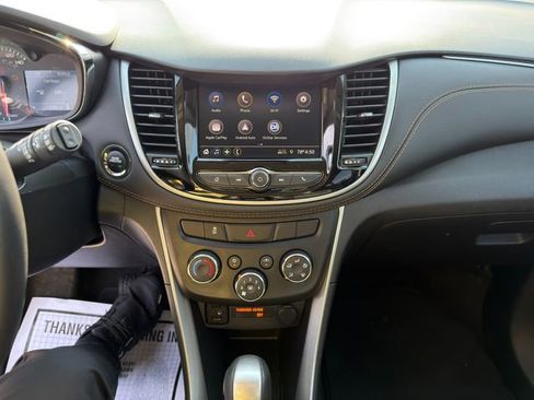 Used 2022 Chevrolet Trax LT w/ LT Convenience Package image 19