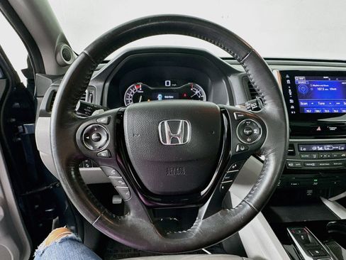 Used 2018 Honda Pilot Touring image 12