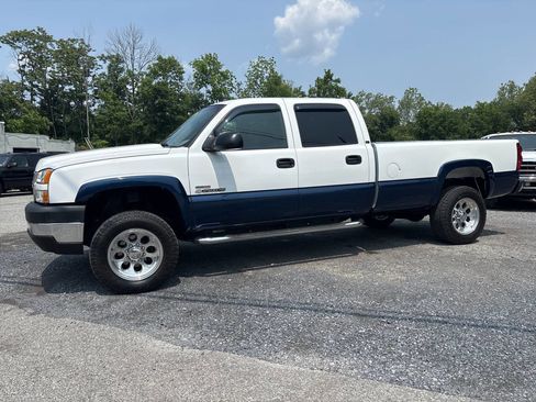 Used 2005 Chevrolet Silverado 2500 LT w/ Heavy-Duty Power Package image 3
