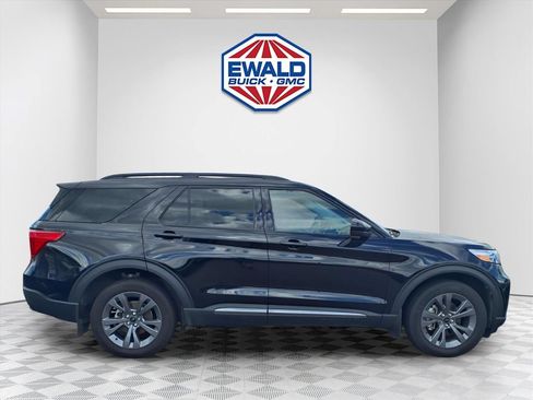Used 2024 Ford Explorer XLT w/ Equipment Group 202A AWD/4WD image 4