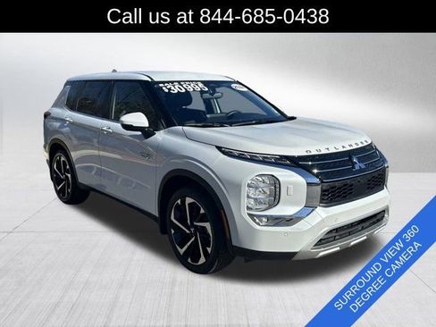 Used 2024 Mitsubishi Outlander SE image 3