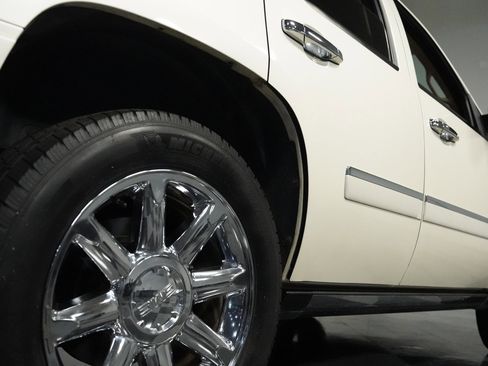 Used 2009 GMC Yukon Denali image 25