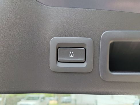 New 2026 MAZDA MAZDA3 Hatchback w/Premium Plus Pkg image 11