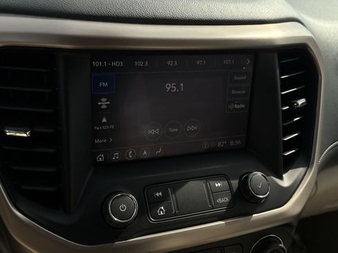 Used 2021 GMC Acadia Denali w/ Denali Technology Package AWD/4WD image 18