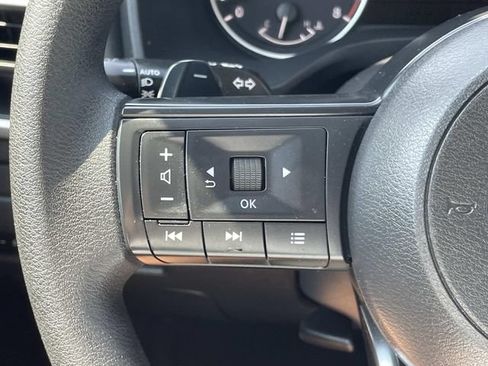 Used 2023 Nissan Rogue S FWD image 18