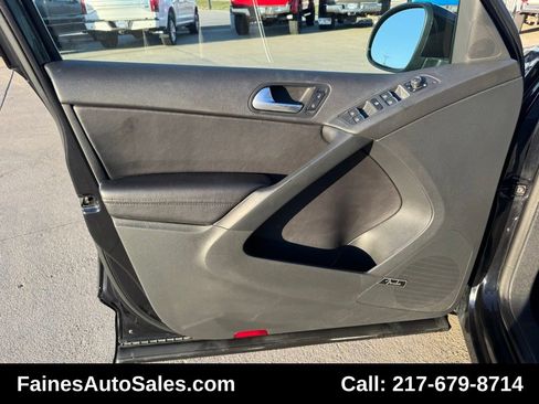 Used 2017 Volkswagen Tiguan SEL image 89
