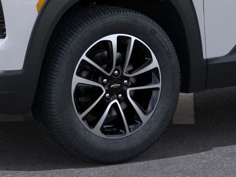 New 2026 Chevrolet TrailBlazer LT w/ Convenience Package FWD image 9